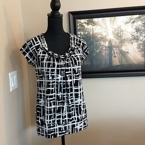 Apt 9 Women’s Blouse Size M with Beaded and Scoop Neckline with hashed pattern‎